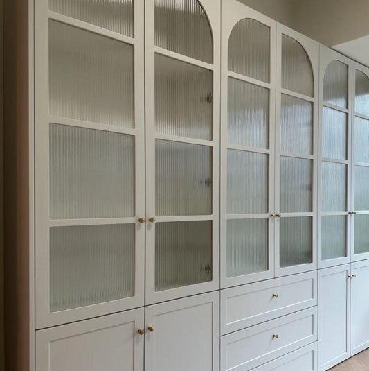 Multi-layer shelves, keeping books neatly organized.