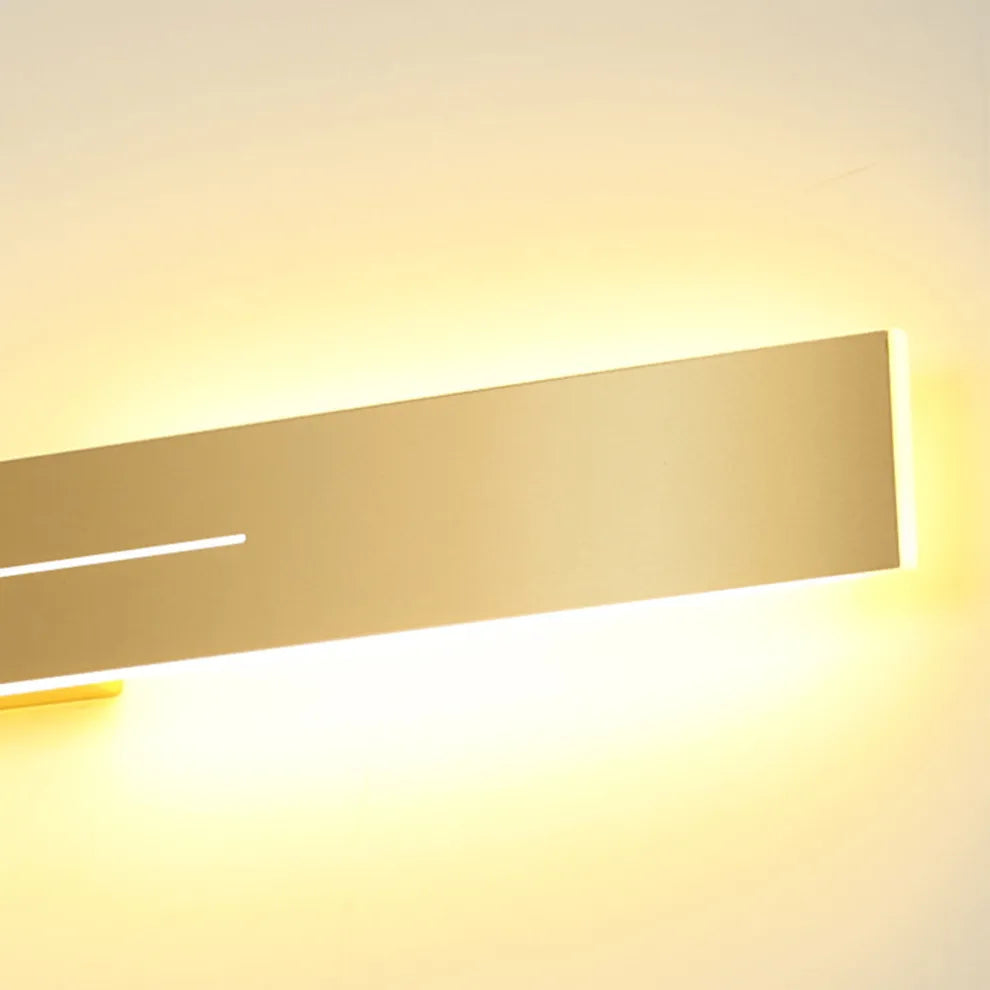 Minimalist Linear Gold Wall Lamp Detail
